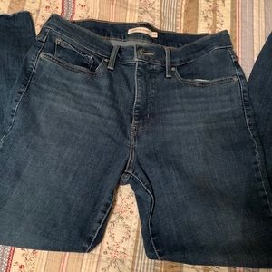 Levi’s 311 Shaping Skinny capris
